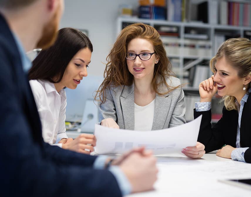 Heno BackOffice team collaborating on financial operations